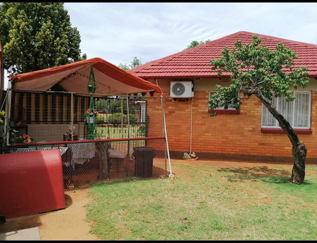3 BEDROOM FREESTANDING FOR SALE IN STILFONTEIN EXT 4